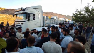 Tır yolda bekletilen araçların arasına daldı: 5 yaralı