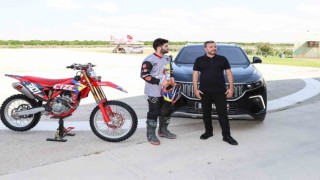 Adana'da TOGG, ve motosikletin yarışı nefesleri kesti