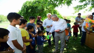 Topsöğütlü çocuklar ‘iyilik makası etkinliğinde keyifli anlar yaşadılar