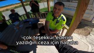 Trafik polisinden önce ceza, sonra teselli öpücüğü
