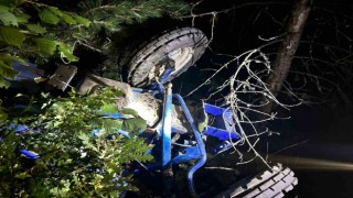 Traktör uçuma yuvarlandı: Aynı aileden 1i ağır 4 kişi yaralandı