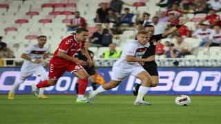 Trendyol Süper Lig: EY Sivasspor: 1 - Y. Samsunspor: 0 (İlk yarı)