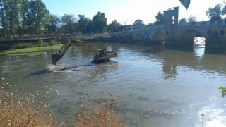 Tunca Nehri çöp ve sazlıklardan temizleniyor