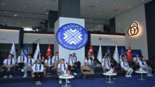Türkiyenin YKS şampiyonları Medipol Üniversitesinde tıp okuyacak