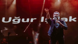 Uğur Işılak hayranlarını coşturdu