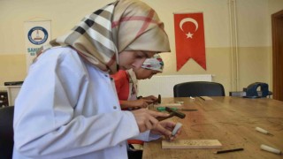 Unutulmaya yüz tutmuş mesleği kadınlar yaşatıyor