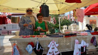 Üretici kadın stantları Çamlıyaylada kuruldu
