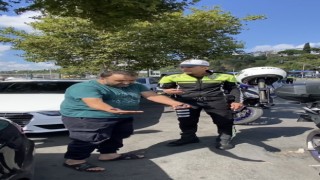 Üsküdarda yayaya yol vermeyen taksici: Yolda birisi varsa buyurun mu diyeceğiz