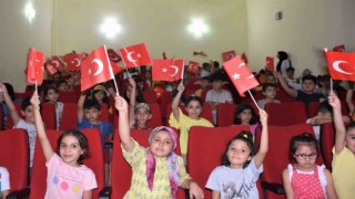 Uyanış Gençlik Zafer Bayramını coşkuyla kutladı