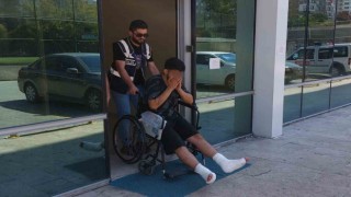 Uyuşturucu şüphelisi polisten kaçarken ayakları kırıldı, tekerlekli sandalye ile cezaevine gönderildi