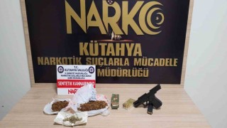 Üzerinde uyuşturucu ve silah bulunan otobüs yolcusu gözaltına alındı