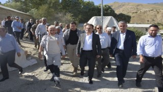 Vali Akbıyık, cami ve Kuran kursu inşaatında incelemelerde bulundu