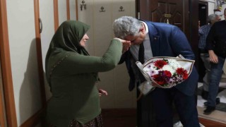 Vali Aslan şehit ailelerini yalnız bırakmıyor