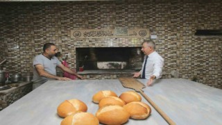 Vali Doruk, fırında ekmek pişirdi