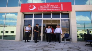 Vali Eldivan, Göçmen Geri Gönderme Merkezinde incelemelerde bulundu