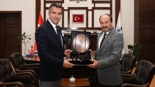 Vali Memişten Rektör Çakmaka veda ziyareti