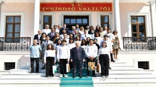 Vali Yıldırım, YKSde ilk bine giren öğrencilerle bir araya geldi