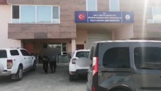 Vanda göçmen kaçakçılığı operasyonu: 3 tutuklama