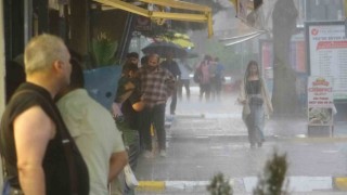 Vanda sağanak vatandaşı hazırlıksız yakaladı
