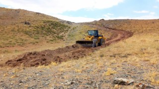 Vanda yol çalışmaları devam ediyor