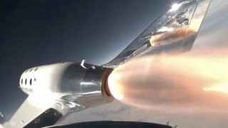 Virgin Galactic uzaya ilk kez turist taşıdı