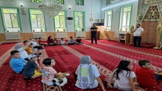 Yaz Kuran Kursu öğrencilerine cami gezisi