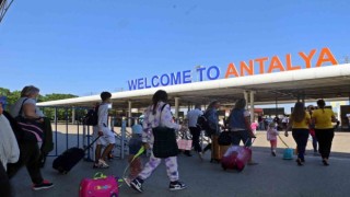 Yılın ilk 8 ayında Antalyaya hava yoluyla 9 milyon turist geldi