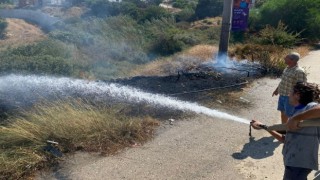Yol kenarında çıkan yangın büyümeden söndürüldü