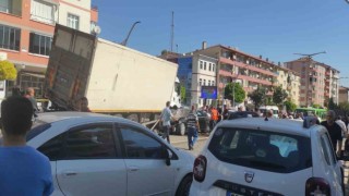Yozgatta freni patlayan kamyon 8 araca çarptı, 3 kişi yaralandı