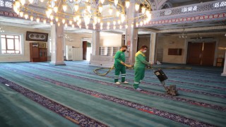 Zeytinburnunda cami ve ibadethanelerde temizlik