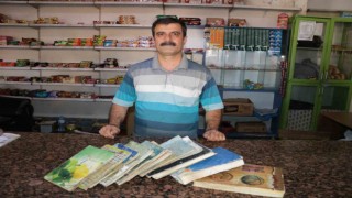 Bilgisayara güvenmeyen bakkal, veresiye defteri arşivliyor