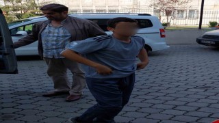 15 yaşındaki çocuk parkta yan bakma yüzünden kan döktü