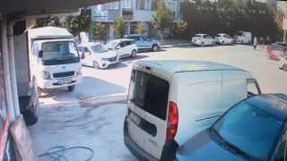 3 kişinin yaralandığı kaza anı kamerada