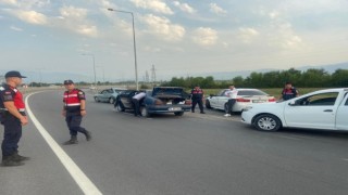 3 otomobilin karıştığı zincirleme kazada 1i bebek toplamda 2 kişi yaralandı