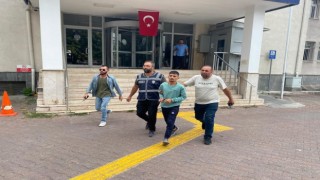 4. kattan oluklara tutunarak inip kaçmaya çalışan şahıs yakalandı