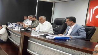 Meclis toplantısına asfalt tartışması damga vurdu