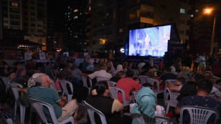 Adana’da açık hava sinema gösterimleri devam ediyor