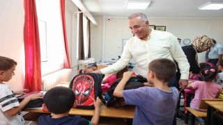 Adıyamanda 1. sınıfa başlayan 12 bin öğrencinin çanta ve kırtasiye setleri Sultangazi Belediyesinden