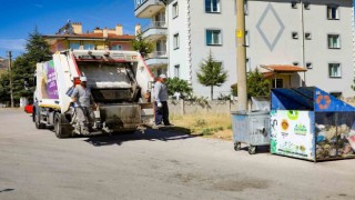 Afyonkarahisarda çöp kamyonlarından çevreye gül kokusu yayılıyor