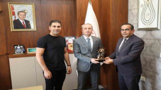Ağrı İl Milli Eğitim Müdürüne Halk Oyunlarından Plaket