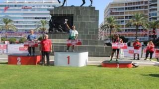 Ahmet Bayram, İzmir Yarı Maratonunda şampiyon oldu
