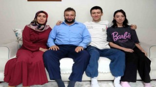 Ailecek üniversiteli oldular