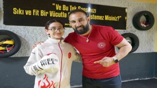Ailesi balerin olmasını isterken kick boksa merak salan 17 yaşındaki Yağmur, dünyada Türkiyeyi temsil ediyor
