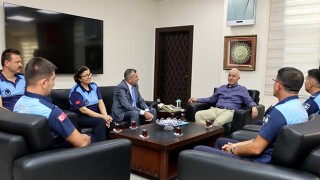 Akdeniz Belediye Başkanı Gültak, zabıtalarla bir araya geldi