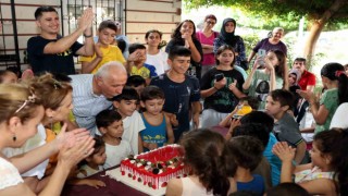 Akdenizde çocuklara sürpriz doğum günü