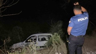 Alkollü sürücü dereye uçtu: 2 yaralı
