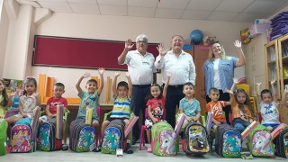Ana sınıfı ve birinci sınıf öğrencilerine çanta ve kırtasiye desteği
