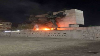 Ankarada akıl sağlığı yerinde olmayan kişi Güvenparkta anıtı ateşe verdi