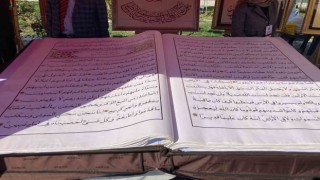 Ankarada dünyanın ikinci büyük el yazması Kuran-ı Kerimi sergilendi