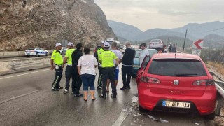 Antalyada 5 araçlı zincirleme kaza: Karayolunda uzun araç kuyruğu oluştu